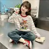 Camiseta de manga larga a rayas de algodón puro para niña, nuevo estilo primavera y otoño 2026, holgada y elegante, camiseta básica versátil para niños