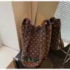 Bolsa de Pelúcia Transfronteiriça para Mulheres, Nova Bolsa de Ombro Transversal Artística de Grande Capacidade Estilo Coreano, Bolsa Versátil Simples e Casual para o Dia a Dia
