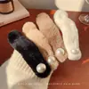 Clip de pico de pato de perla de peluche de otoño e invierno, clip de tiburón grande, clip para el cabello en la parte posterior, tarjeta para el cabello de celebridades de Internet de sentido avanzado, tocados