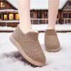 Sapatos de algodão Old Beijing femininos com veludo quente, sapatos de algodão para mães, antiderrapantes, de calçar fácil, botas de algodão para meia-idade e idosos, sola macia, botas de neve femininas
