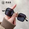 Gafas Jamie 9333 de Montura Cuadrada Pequeña con Filtro de Luz Azul, Mismo Estilo que Black Storm, Gafas de Sol de Exportación Modernas y con Estilo