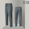 Calça Nova de Outono 2026 com Blocos de Cor Laterais, Tecido em Camadas Bicolor, Calça Esportiva para Exterior, Calça de Treino de Secagem Rápida para Homens