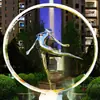 Escultura de Dançarina de Balé em Aço Inoxidável com Design Oco Espelhado, Cena Geométrica Abstrata em Movimento de Fibra de Vidro
