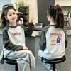 Camiseta Estilosa de Pelúcia com Manga Raglan Longa para Meninas Novo Estilo Outono/Inverno Camada Base para Meninas Pequenas Top com Gola Redonda para Crianças de Tamanho Médio e Grande