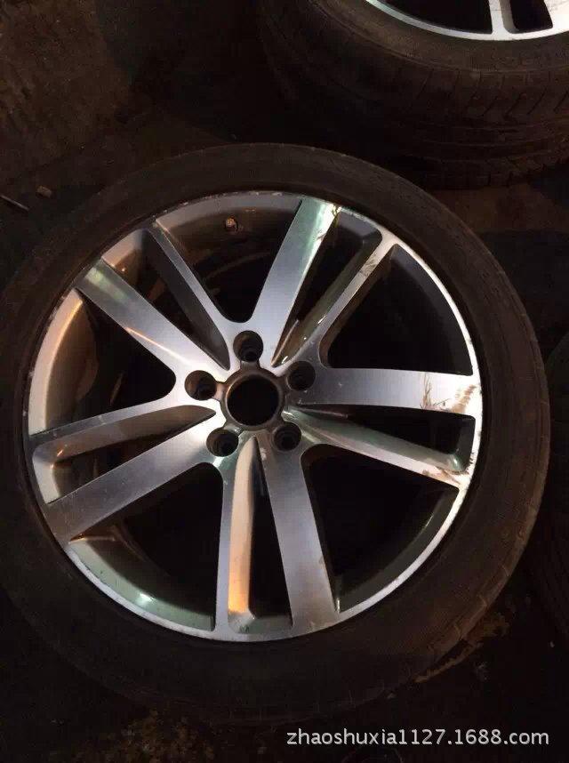 13年款奥迪Q7钢圈带胎1