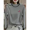 Camiseta de algodón puro de alta gama con diseño de dos piezas falsas de manga larga para mujer, nueva moda versátil 2026 en color azul marino, estilo otoñal moderno