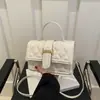 Bolsa Feminina de Luxo Leve de Nicho Nova para Primavera e Verão Bolsa Transversal Rombos para o Dia a Dia Bolsa de Mão da Moda Tendência Ins Versátil