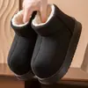 Zapatos de felpa de algodón de moda para mujer, cálidas pantuflas de algodón cerradas para invierno en la oficina, engrosadas y que aumentan la altura, con una sensación cómoda