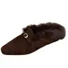 Sapatos peludos estilo coreano retrô para mulheres, tamancos slip-on marrons de inverno com bico fino e franjas, com forro de lã, perfeitos para usar ao ar livre