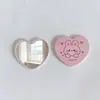Espejo de mano en forma de corazón disponible en stock del fabricante, espejo de maquillaje portátil en forma de corazón, regalo promocional corporativo creativo, espejo de belleza al por mayor