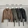Jaqueta de Couro Preta com Gola Alta MMC para Mulheres Outono 2026 Bainha Ajustável com Cinto Caimento Solto Jaqueta Biker 63W85100