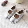 Primavera de 2026 Novo Estilo Coreano Moda Feminina Versátil Simples Laço Renda Sapatos Individuais Velcro Princesa Sapatos de Couro
