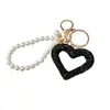 Llavero de Corazón Hueco con Pedrería Creativo Hecho a Mano Estilo Ins Versátil Colgante de Bolsa con Perlas en Forma de Corazón Regalo