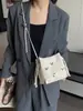 Bolsa de Cubo con Cordón Estilo Coreano Nicho Estilo Suave con Pliegues de Mariposa, Cadena de Bolas Doradas, Bolso Cruzado con Cordón para Mujer en Stock