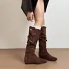 Botas altas de cuero suave para mujer, con 4 cm de altura interior, plisadas, adecuadas tanto para otoño como para invierno, botas retro de media pantorrilla, botas vaqueras western de punta.