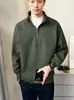 Sudadera simple y versátil para hombre con cuello alto y media cremallera, nuevo estilo de otoño, prenda interior casual suelta y texturizada de color sólido pesado