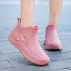 Botas de lluvia de suela gruesa para mujer, impermeables, antideslizantes y duraderas; botines de lluvia cortos de suela gruesa para hombre a la moda; zapatos de trabajo para cocina