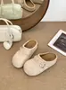 Sandálias slip-on estilo Birkenstock, com sola grossa e modernas, para mulheres, perfeitas para usar ao ar livre, nova coleção primavera 2026, versáteis e casuais, fáceis de calçar, com design de bico fechado