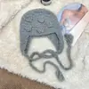 Chapéu de Lã Artesanal Estilo Coreano Flor Doce Tridimensional Outono e Inverno Versátil Proteção de Orelha Afina o Rosto Chapéu de Aviador Tricotado com Proteção de Orelha
