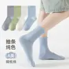 Calcetines de algodón para niños estilo coreano, minimalistas, grado A, longitud a media pantorrilla, sin costuras, resistentes al olor, no abrasivos, color liso, suavidad como de nube, opciones de venta al por mayor y personalizadas disponibles
