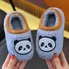 Pantuflas infantiles de algodón con temática de cachorros de dibujos animados, adecuadas para otoño e invierno, con suelas antideslizantes, diseño afelpado y estilo cerrado para mantener el calor, para niños y niñas