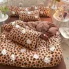Juego de cuatro piezas de algodón lavado con estampado de dibujos animados de grado A, funda de edredón suave y agradable para la piel, juego de tres piezas lavable a máquina para dormitorio 4