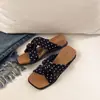 Sandalias de cuña de lunares estilo francés de alta gama para mujer, calzado de verano para exteriores, nuevas sandalias 2026, suela gruesa, con tira, sandalias de una tira