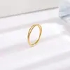 Anel de Aço Titânio Duplo Círculo Trançado Fino Simples para Mulheres, Design de Nicho, Sensação de Alto Padrão, Luxo Leve, Acessório de Moda Tendência para Celebridades da Internet