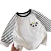 Camiseta interior de manga larga de primavera para niños y niñas, linda, con parches de dibujos animados 3D, a rayas, 100% algodón, top versátil
