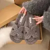 Estilo de mujer para viajar, de corta distancia, casual, pantuflas, persona perezosa, lunares, felpa, para ir al trabajo, estilo otoño 2026, uso diario en exteriores, pantuflas