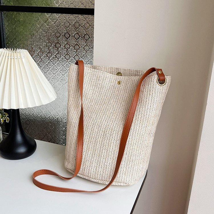 编织包女包新款潮2024夏草编简约百搭小清新水桶包个性单肩斜