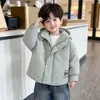 Jaqueta Acolchoada Estampada de Inverno para Meninos Estilo Coreano Parka com Capuz Grossa Tendência Legal para Bebês e Crianças Pequenas Roupas Comércio Exterior