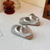 Sandalias de Niña Estilo Coreano 2026 Verano Nuevos Zapatos Tejidos de Suela Suave para Niñas Antideslizantes Huecos Elegantes Zapatos Romanos para Niñas