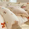 Juego de ropa de cama de cuatro piezas de terciopelo de leche, nuevo diseño de dibujos animados 2026, juego de sábana y funda de edredón de vellón de coral para invierno