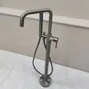 Grifo de Bañera de Pie Color Bronce Gunmetal Columna Cubo de Madera Lateral para Tanque Lavabo Montaje en Pared Cabezal de Ducha Independiente Frío y Caliente