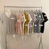 A Camiseta Casual de Manga Curta Solta Versátil Limon Lemon Chá Verde Estilo Coreano 2026 Primavera/Verão com Decote V e Barra Rebatida
