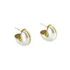 Aretes Personalizados de Perlas Doble Cara Estilo Chanel Letra C, Nuevos Aretes de Botón Blancos para Mujer con Borde Metálico, Lujo Ligero con Sentido del Diseño