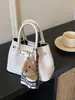Bolso de Diseño de Nicho de Gama Alta para Mujer 2026 Nueva Moda Versátil Bolso Cruzado para Viajar Bolso de Mano Retro Bolso Cubo