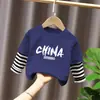 Camiseta Infantil Masculina Patchwork Listrada Manga Longa Estilo Primavera e Outono Camada Base de Outono para Crianças 100% Algodão Puro Roupa de Outono Top