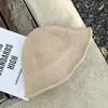 Chapéu de pescador estilo coreano para outono e inverno para mulheres, espessado e quente, lã tricotada, estilo popular online, chapéu bucket liso versátil estilo japonês ins