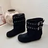 Botas de Moda Verão Estilo Europeu Americano Sola Grossa Camurça Bico Redondo Jeans para Mulheres Aumento de Altura Soltas Moda Botas de Cano Médio Fivela Dupla