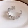 Moda Europeia e Americana Metal Flor Simples Aberto Pulseira Retro Personalidade Temperamento Pulseira Luxo Leve Joias de Alta Qualidade para Mulheres