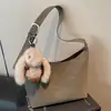 Bolso de Lujo Ligero Estilo Coreano de Nicho para Mujer 2025 Invierno Nuevo Bolso de Hombro Estilo de Gama Alta Versátil para el Trabajo Bolso Cruzado