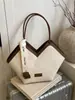 Bolsa Casual de Grande Capacidade para Uso Diário Feminino 2025 Novo Estilo Cor Contrastante Acolchoada Tecida Bolsa Tote Fashionável Bolsa de Ombro