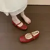 Zapatos de mujer rojos retro estilo ballet para aumentar la altura, nuevos de otoño 2026, lindos zapatos Mary Jane poco profundos con lazo