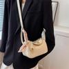 Bolsa Transversal de Design Exclusivo Feminina 2024 Verão Nova Moda Simples para Ombro ou Axila Bolsa de Mão de Alto Padrão