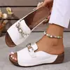 Nuevo modelo de comercio exterior: Sandalias casuales de talla grande, estilo europeo y americano transfronterizo, con cuña y suela gruesa para mujer, chanclas de playa verano 2025