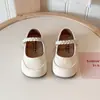 Sapatos de Couro Infantis 2026 Primavera Novo Estilo Coreano Sapatos de Princesa Estilo Chanel para Meninas Sapatos Individuais Confortáveis de Solado Macio para Meninas