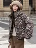 Nueva Chaqueta Corta de Algodón con Plumas de Invierno 2026 para Mujer, Abrigo de Algodón Engrosado para Figuras Pequeñas, Chaqueta Acolchada de Moda con Estampado de Leopardo
