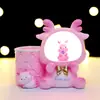 Xiaohongshu Super Dulce Rosa Mapache Portalápices Lámpara Iluminada Dibujo Animado Portalápices de Escritorio Caja de Almacenamiento Papelería para Estudiantes